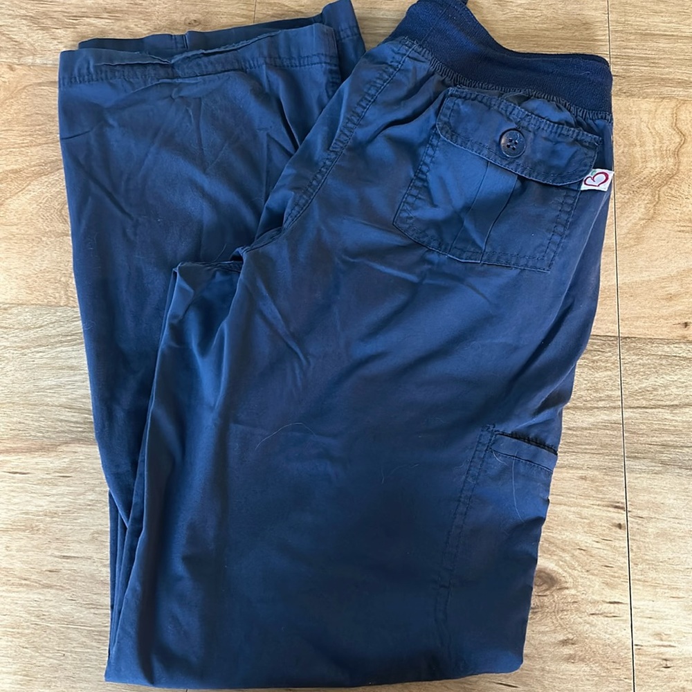 Peaches 🍑 navy scrub pants size small